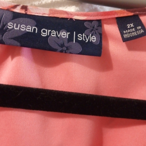 Woman's top - Picture 2 of 3